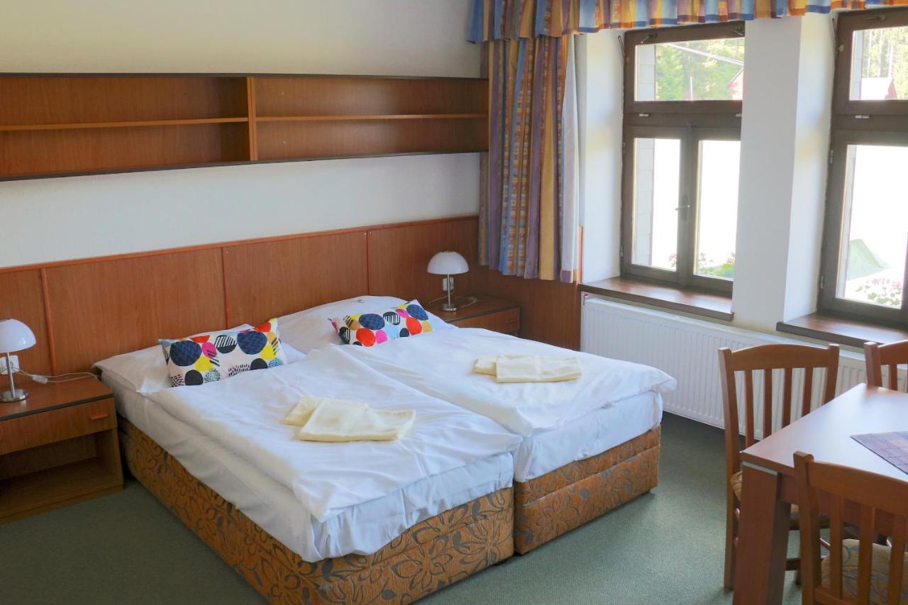 Hotel Maredis Корженов Екстер'єр фото