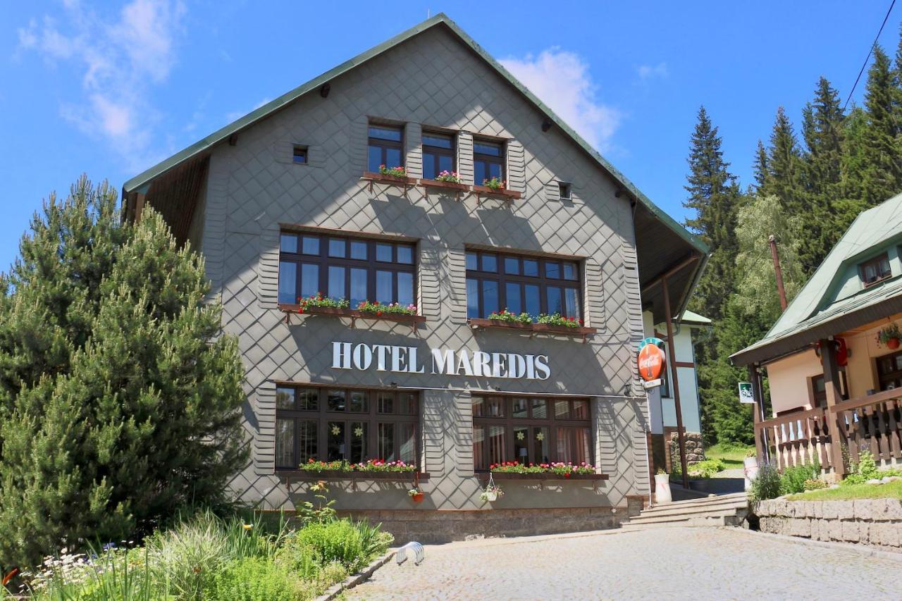 Hotel Maredis Корженов Екстер'єр фото