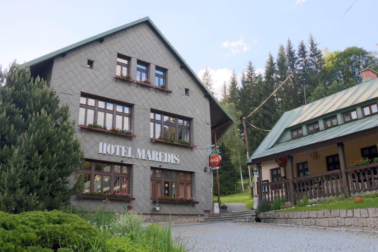 Hotel Maredis Корженов Екстер'єр фото