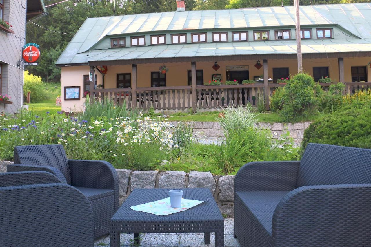 Hotel Maredis Корженов Екстер'єр фото