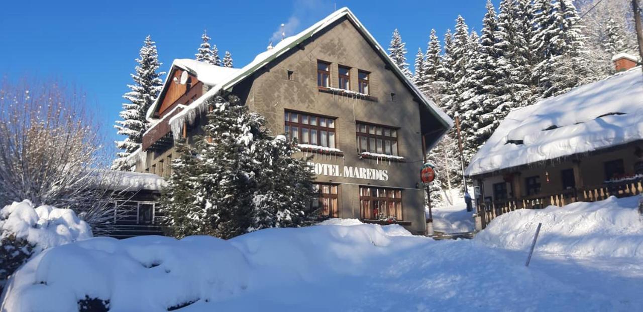 Hotel Maredis Корженов Екстер'єр фото
